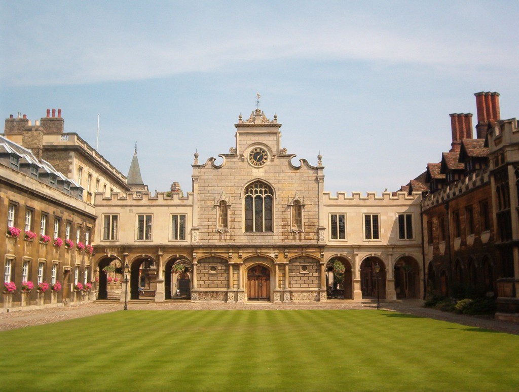 Cambridge_Peterhouse_OldCourt